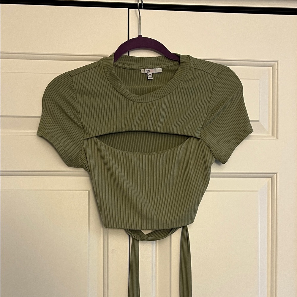 Chic Olive Ribbed Crop Top with Cut-Out